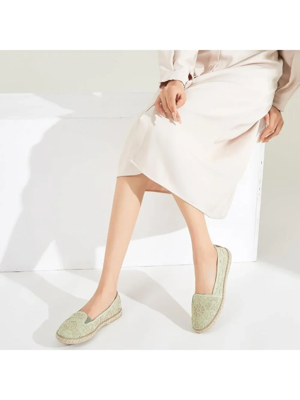 Women's Green Rubber Flower Embroidered Comfortable Round Toe Casual Ballet Flat
